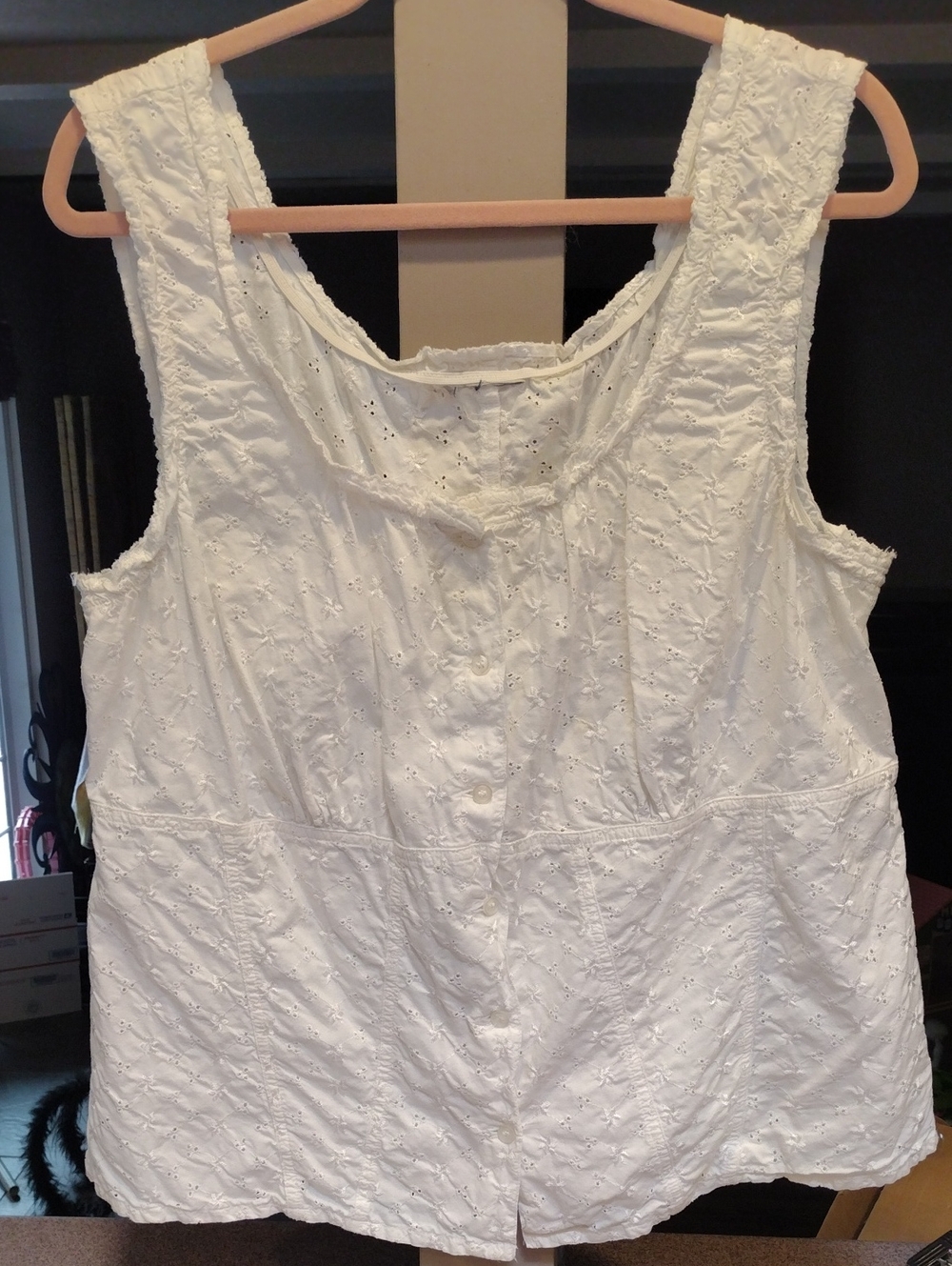 Vtg White Cotton Eyelet Embroidered Button Down Sleeveless Top